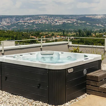 New Luxury Colorful With 60sqm Heated Pool, Jacuzzi, Sauna, 6 Bedrooms * Zmijavci