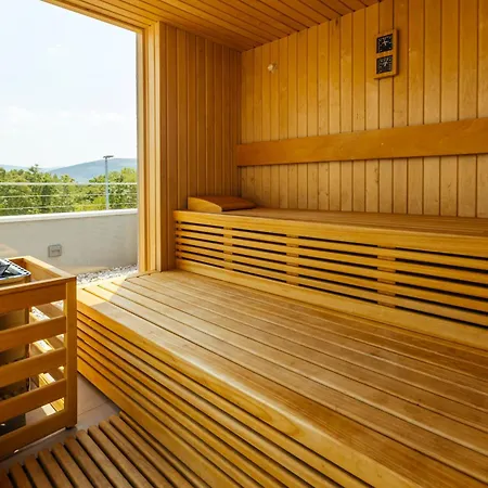 New Luxury Colorful With 60sqm Heated Pool, Jacuzzi, Sauna, 6 Bedrooms * Zmijavci