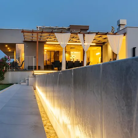 New Luxury Colorful With 60sqm Heated Pool, Jacuzzi, Sauna, 6 Bedrooms Villa *