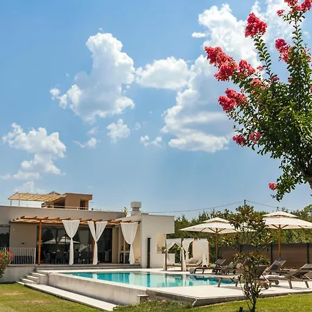 New Luxury Colorful With 60sqm Heated Pool, Jacuzzi, Sauna, 6 Bedrooms *