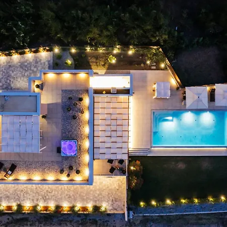 New Luxury Colorful With 60sqm Heated Pool, Jacuzzi, Sauna, 6 Bedrooms Villa *
