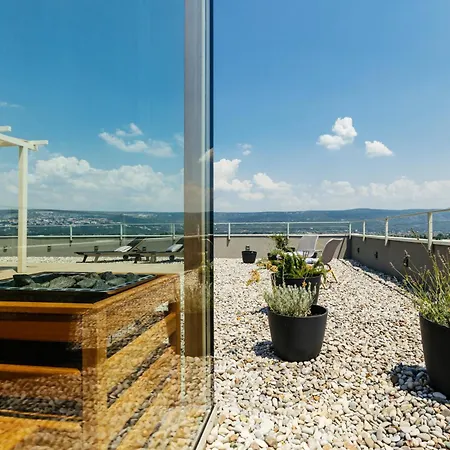 Villa New Luxury Colorful With 60sqm Heated Pool, Jacuzzi, Sauna, 6 Bedrooms Zmijavci